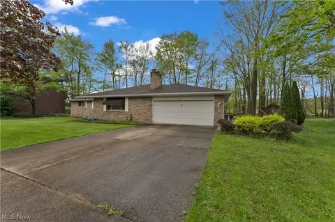 306 S Colonial Dr, Cortland, OH 44410
