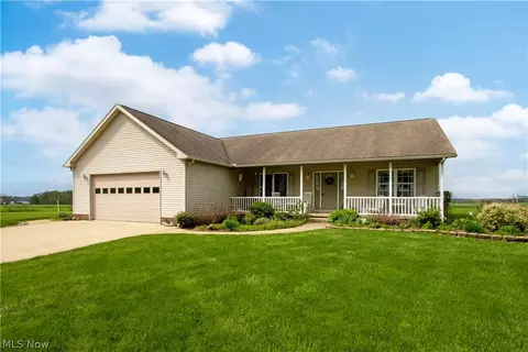 17361 Back Massillon Rd, North Lawrence, OH 44666