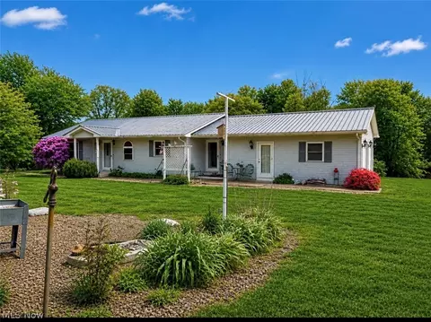 305 North Dr, Somerset, OH 43783
