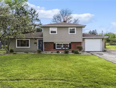 986 Keefer Rd, Girard, OH 44420