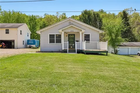 99 N 20th St, Coshocton, OH 43812