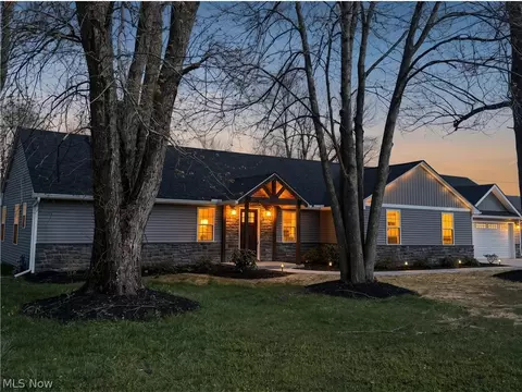 16243 Roselawn Dr, Burton, OH 44021