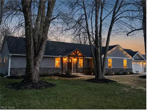 16243 Roselawn Dr, Burton, OH 44021
