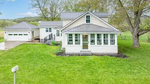 6103 Grafton Rd, Leetonia, OH 44431