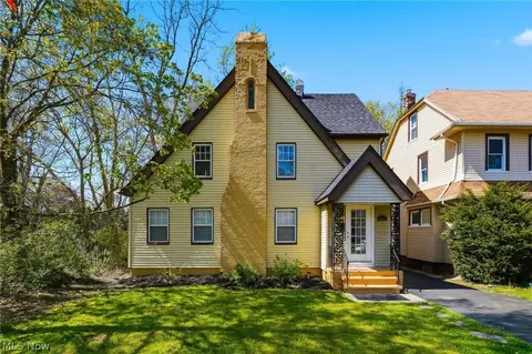 1068 Nela View Rd, Cleveland Heights, OH 44112