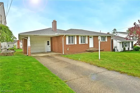 Exterior - 499 W Harvey St, Struthers, OH 44471 photo 5 of 7