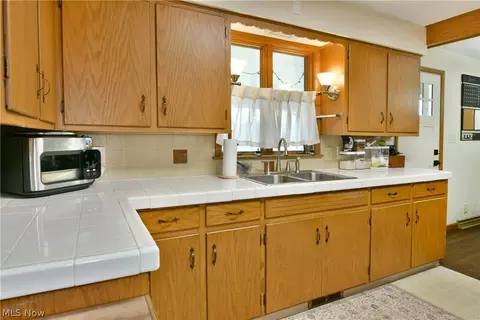 Kitchen - 499 W Harvey St, Struthers, OH 44471 photo 1 of 4