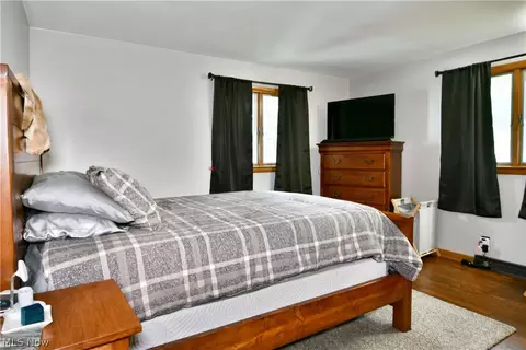 Bedroom - 499 W Harvey St, Struthers, OH 44471 photo 4 of 7