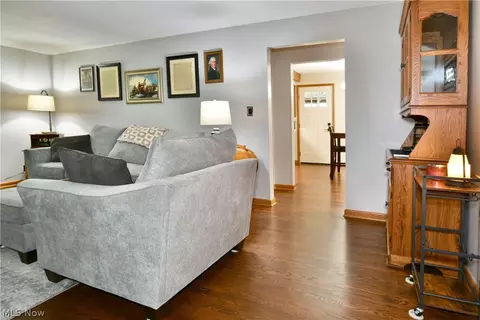 Entry Way - 499 W Harvey St, Struthers, OH 44471 photo 1 of 3