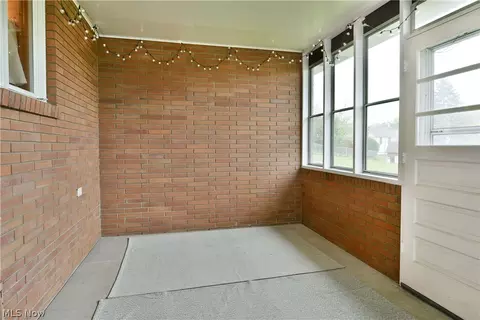 Exterior - 499 W Harvey St, Struthers, OH 44471 photo 2 of 7