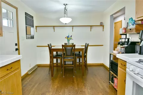 Dining - 499 W Harvey St, Struthers, OH 44471 photo 1 of 2