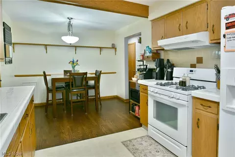 Kitchen - 499 W Harvey St, Struthers, OH 44471 photo 4 of 4