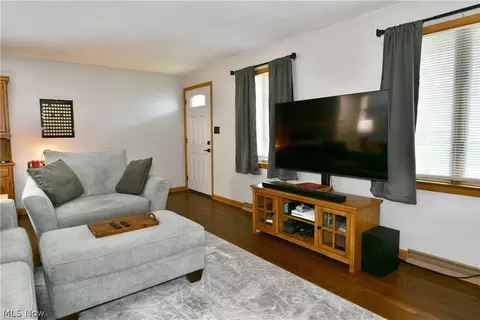 Living - 499 W Harvey St, Struthers, OH 44471 photo 4 of 4