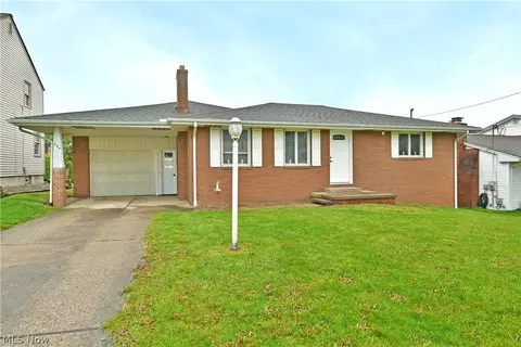 499 W Harvey St, Struthers, OH 44471