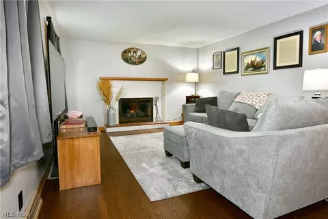 Living - 499 W Harvey St, Struthers, OH 44471 photo 3 of 4