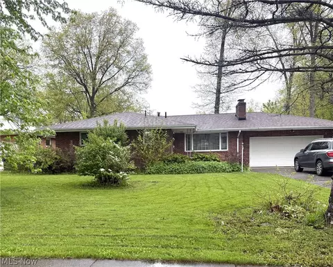 1952 Dodge Dr NW, Warren, OH 44485