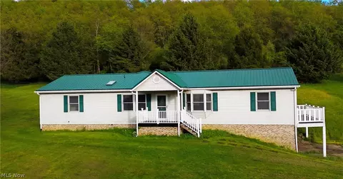 6878 Veterans Blvd, Chester, WV 26034