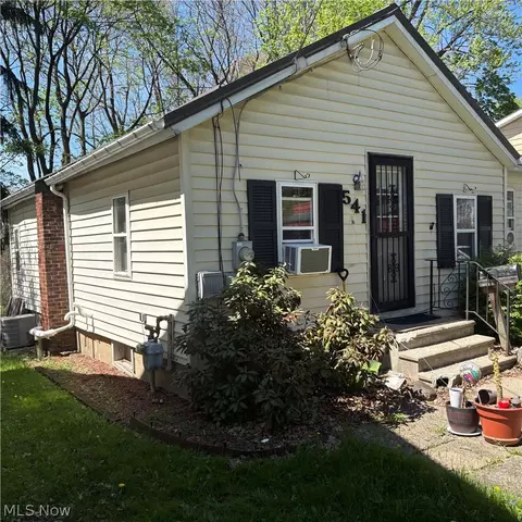 541 Clinton St, Ravenna, OH 44266