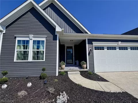 2043 Farroni Dr, Willoughby, OH 44094