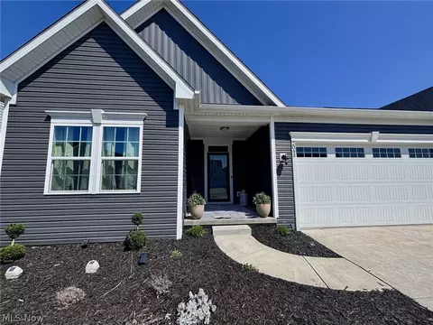 2043 Farroni Dr, Willoughby, OH 44094