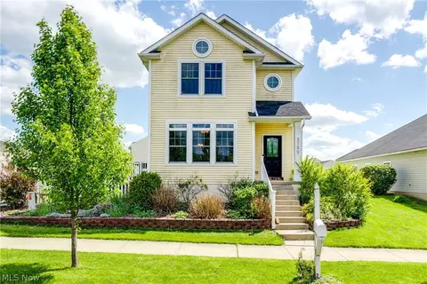 2750 Himelrigh Blvd, Barberton, OH 44203