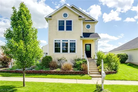 2750 Himelrigh Blvd, Barberton, OH 44203