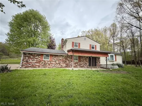 3948 Carson Salt Springs Rd, Newton Falls, OH 44444