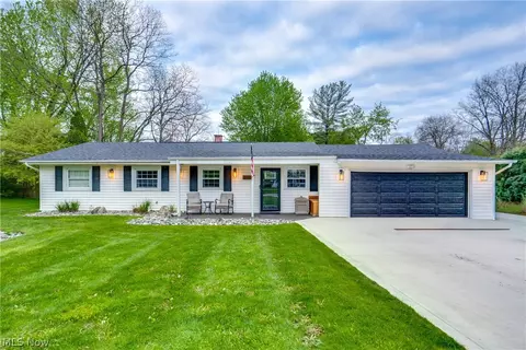 12905 Cherry Ln, Chesterland, OH 44026
