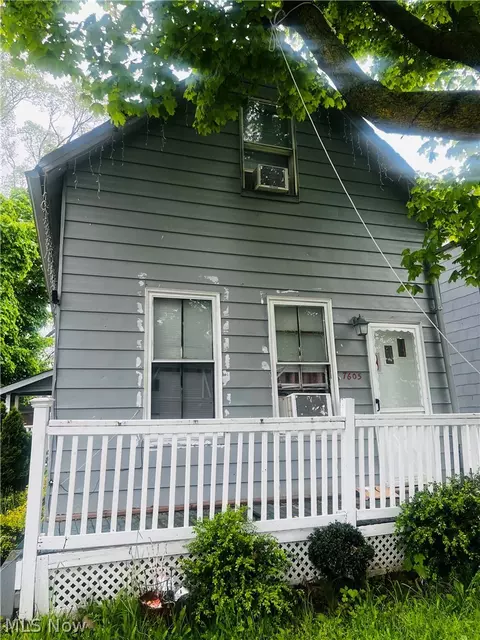 7605 Lawn Ave, Cleveland, OH 44102