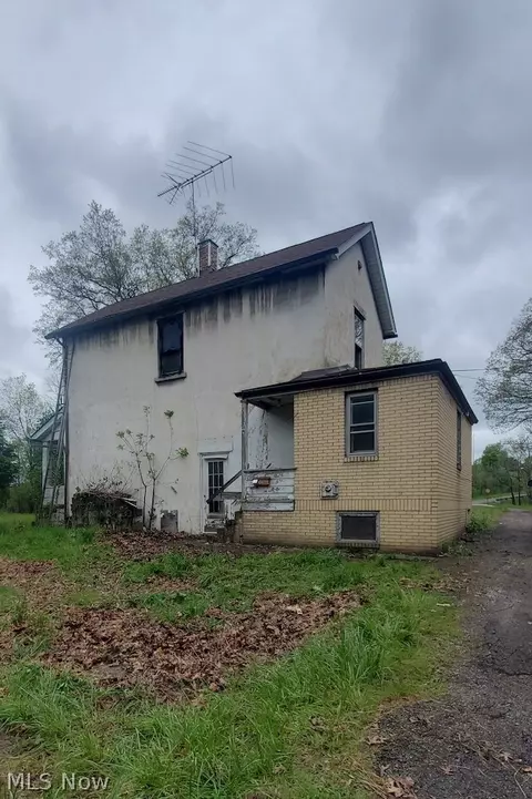 17 Oak Park, Youngstown, OH 44505