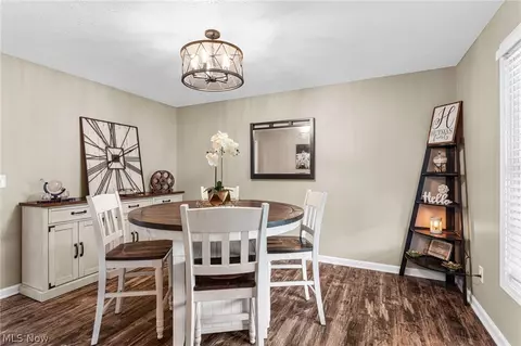 Dining - 175 Crestview Dr, Elyria, OH 44035 photo 1 of 2