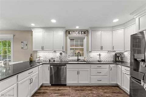 Kitchen - 175 Crestview Dr, Elyria, OH 44035 photo 3 of 4