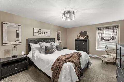 Bedroom - 175 Crestview Dr, Elyria, OH 44035 photo 1 of 5