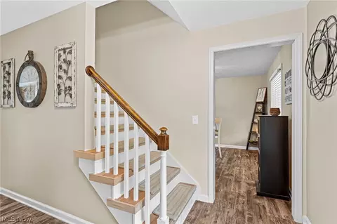 Entry Way - 175 Crestview Dr, Elyria, OH 44035 photo 2 of 3