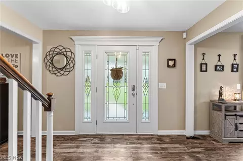 Entry Way - 175 Crestview Dr, Elyria, OH 44035 photo 1 of 3