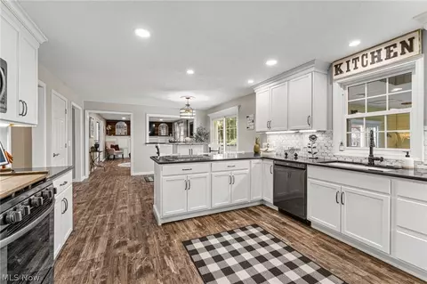Kitchen - 175 Crestview Dr, Elyria, OH 44035 photo 4 of 4
