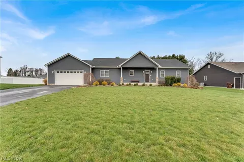 146 Juniper Dr, Columbiana, OH 44408