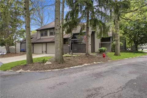 Exterior - 1323 Red Tail Hawk Ct #3, Boardman, OH 44512 photo 4 of 7