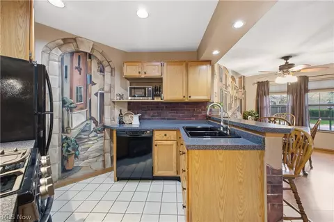 Kitchen - 1323 Red Tail Hawk Ct #3, Boardman, OH 44512 photo 1 of 3