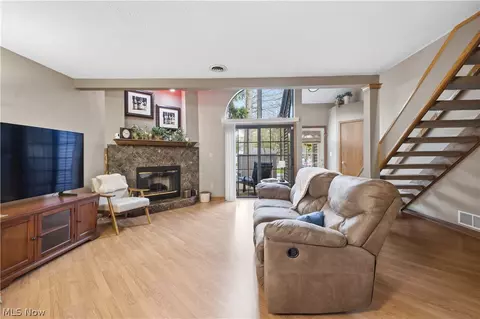 Living - 1323 Red Tail Hawk Ct #3, Boardman, OH 44512 photo 2 of 2