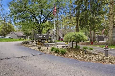 Exterior - 1323 Red Tail Hawk Ct #3, Boardman, OH 44512 photo 5 of 7