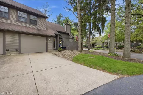 Exterior - 1323 Red Tail Hawk Ct #3, Boardman, OH 44512 photo 7 of 7