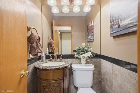 Bath - 1323 Red Tail Hawk Ct #3, Boardman, OH 44512 photo 1 of 4