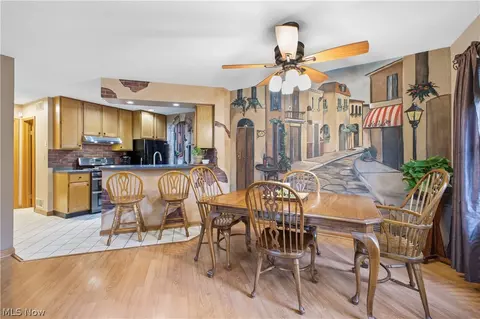 Dining - 1323 Red Tail Hawk Ct #3, Boardman, OH 44512 photo 2 of 2
