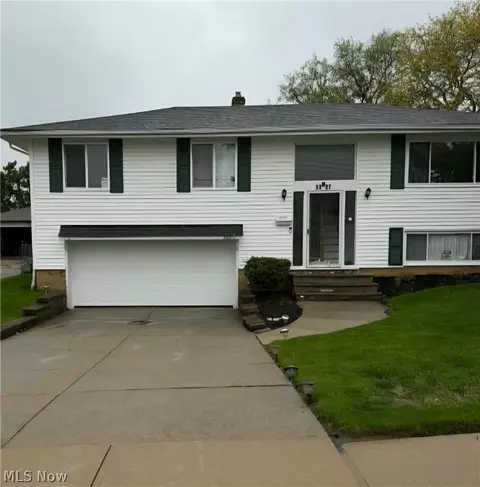 3327 Nottingham Dr, Parma, OH 44134