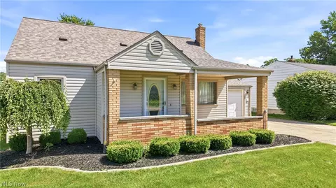 245 E Manor Ave, Struthers, OH 44471