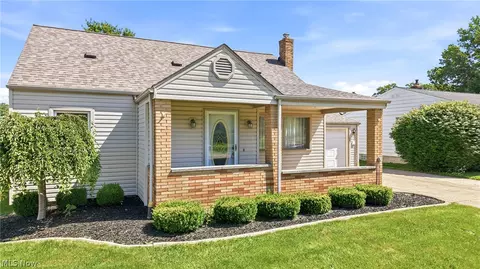 245 Manor Ave, Struthers, OH 44471