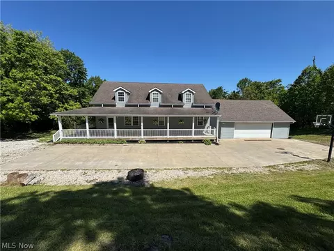 445 Calder Ridge Rd, Belpre, OH 45714