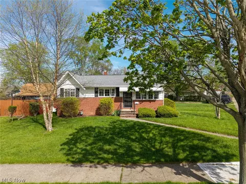 6115 Morrow Dr, Brook Park, OH 44142