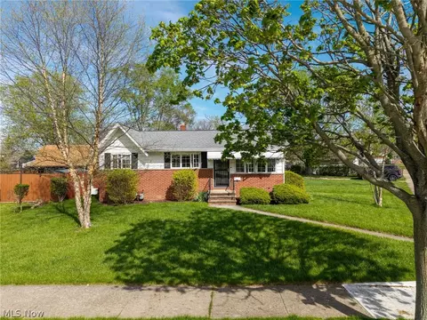 6115 Morrow Dr, Brook Park, OH 44142